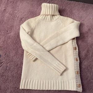 Theory cream 100% wool turtleneck sweater.